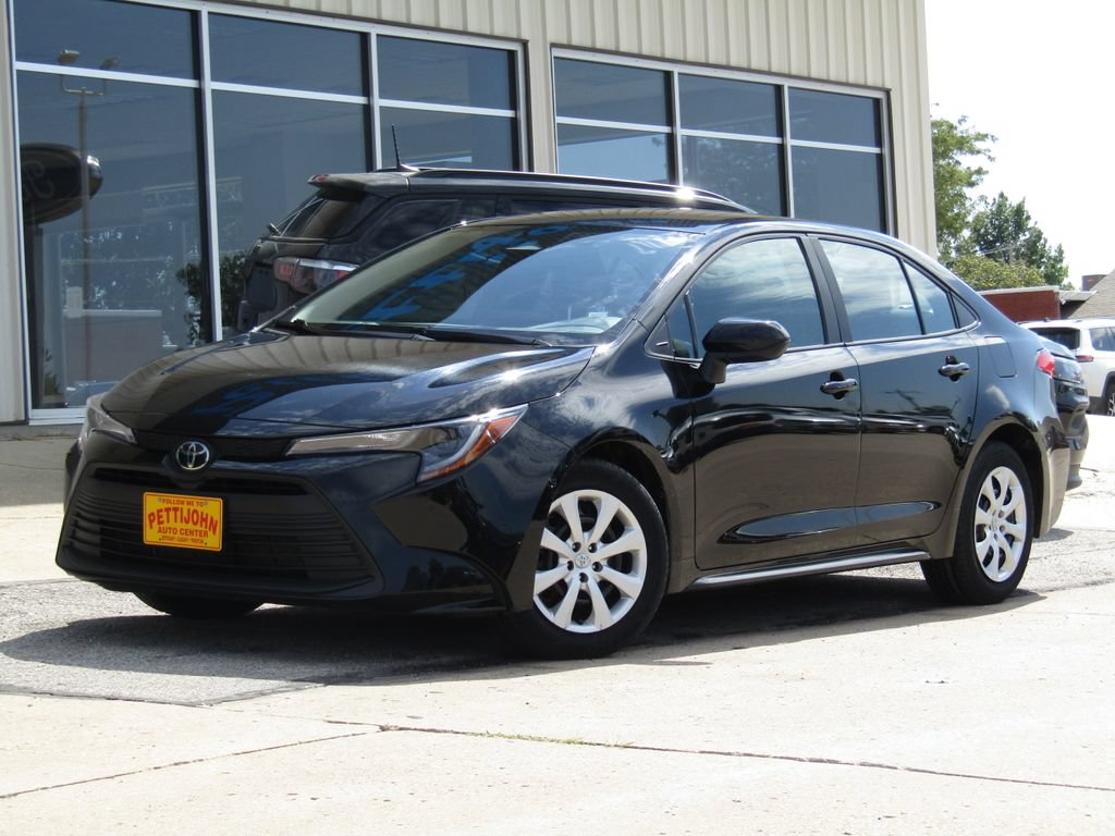 Used 2025 Toyota Corolla LE FWD image 11