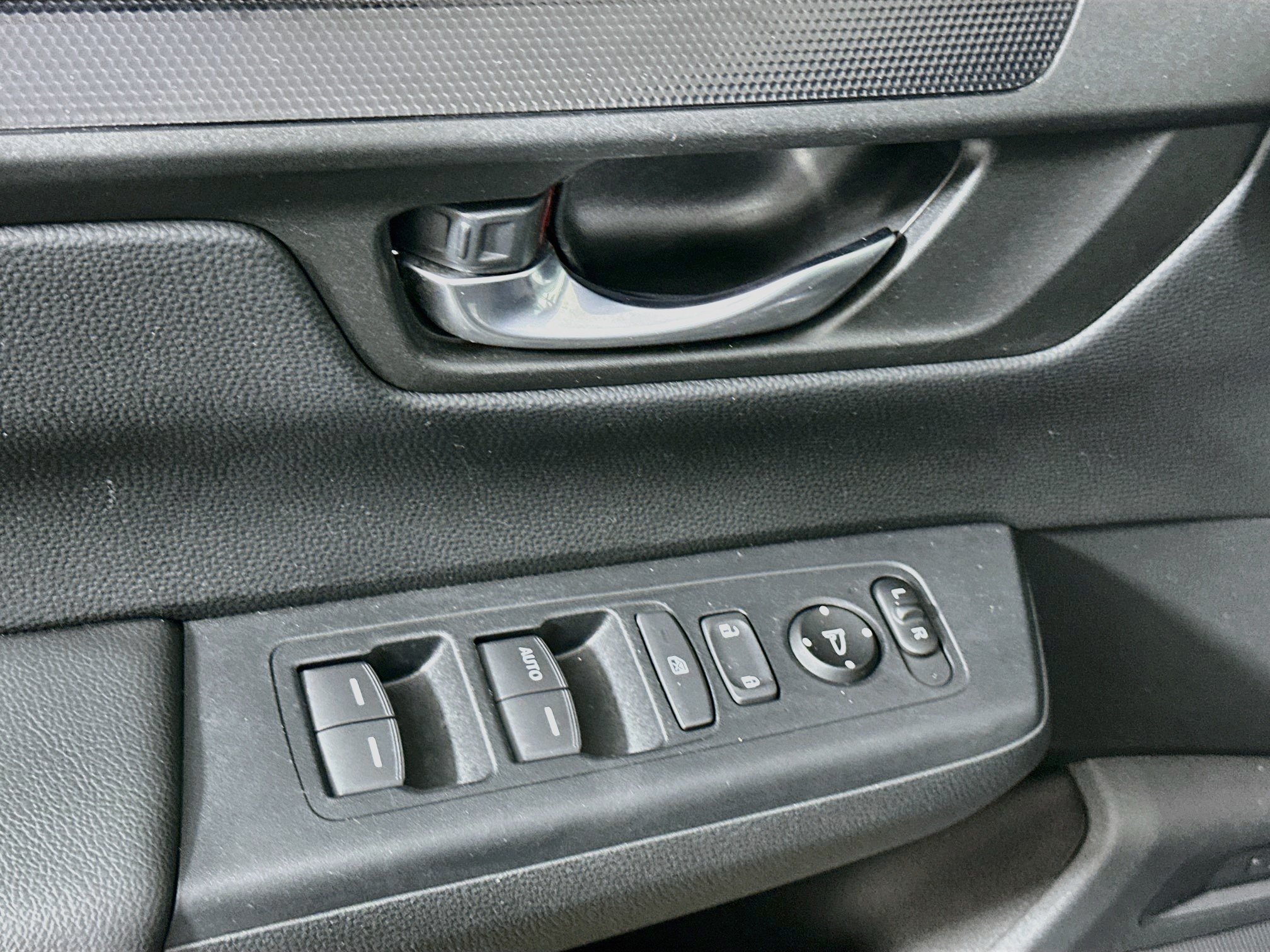 Used 2025 Honda CR-V LX image 15