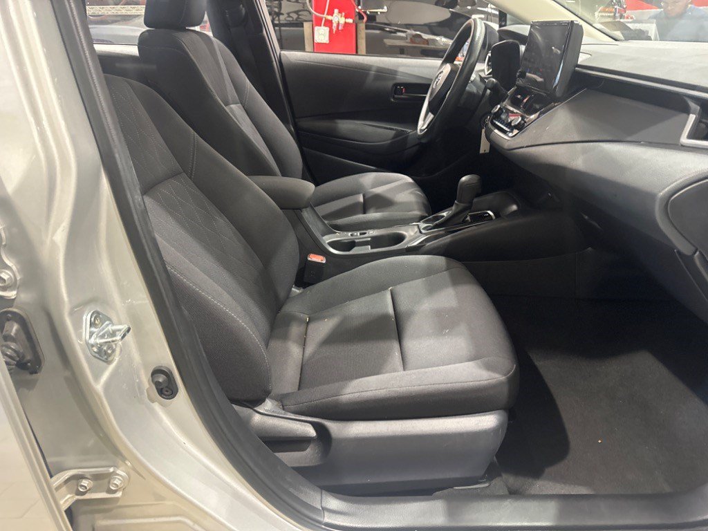 Used 2025 Toyota Corolla LE FWD image 12
