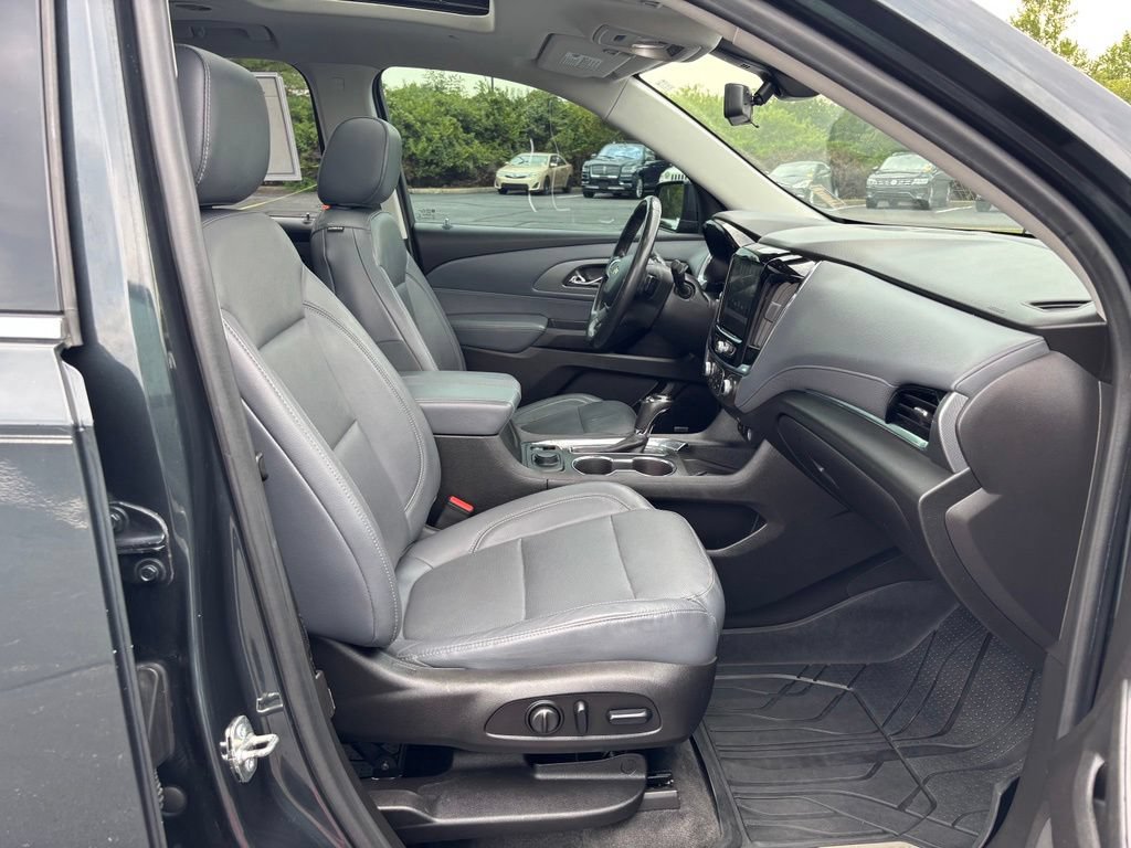 Used 2019 Chevrolet Traverse Premier w/ Driver Confidence II Package FWD image 26