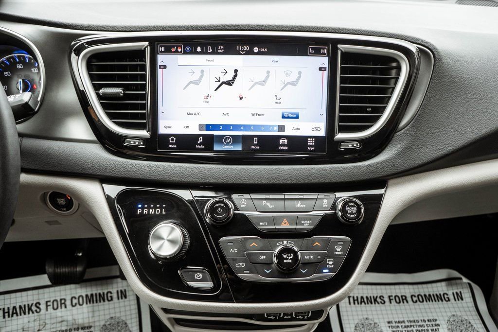 Used 2023 Chrysler Pacifica Touring-L image 18