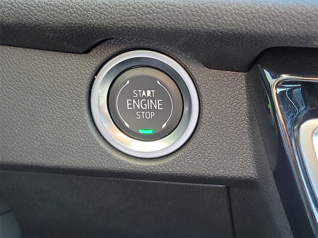 Used 2025 Chevrolet Traverse LT w/ Enhanced Driving Package image 16