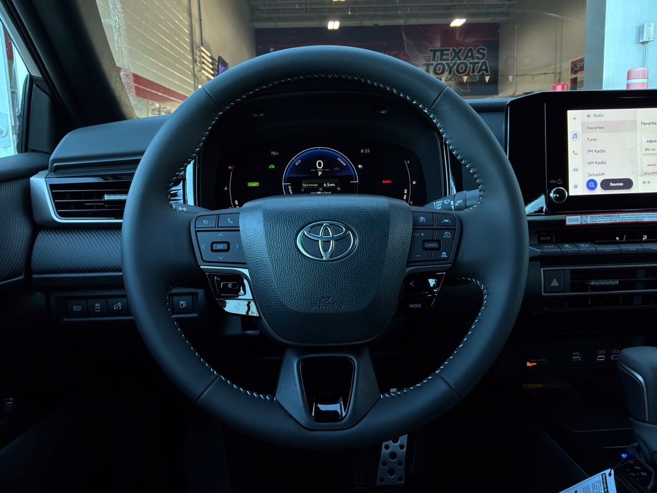 New 2026 Toyota Camry Hybrid FWD image 32