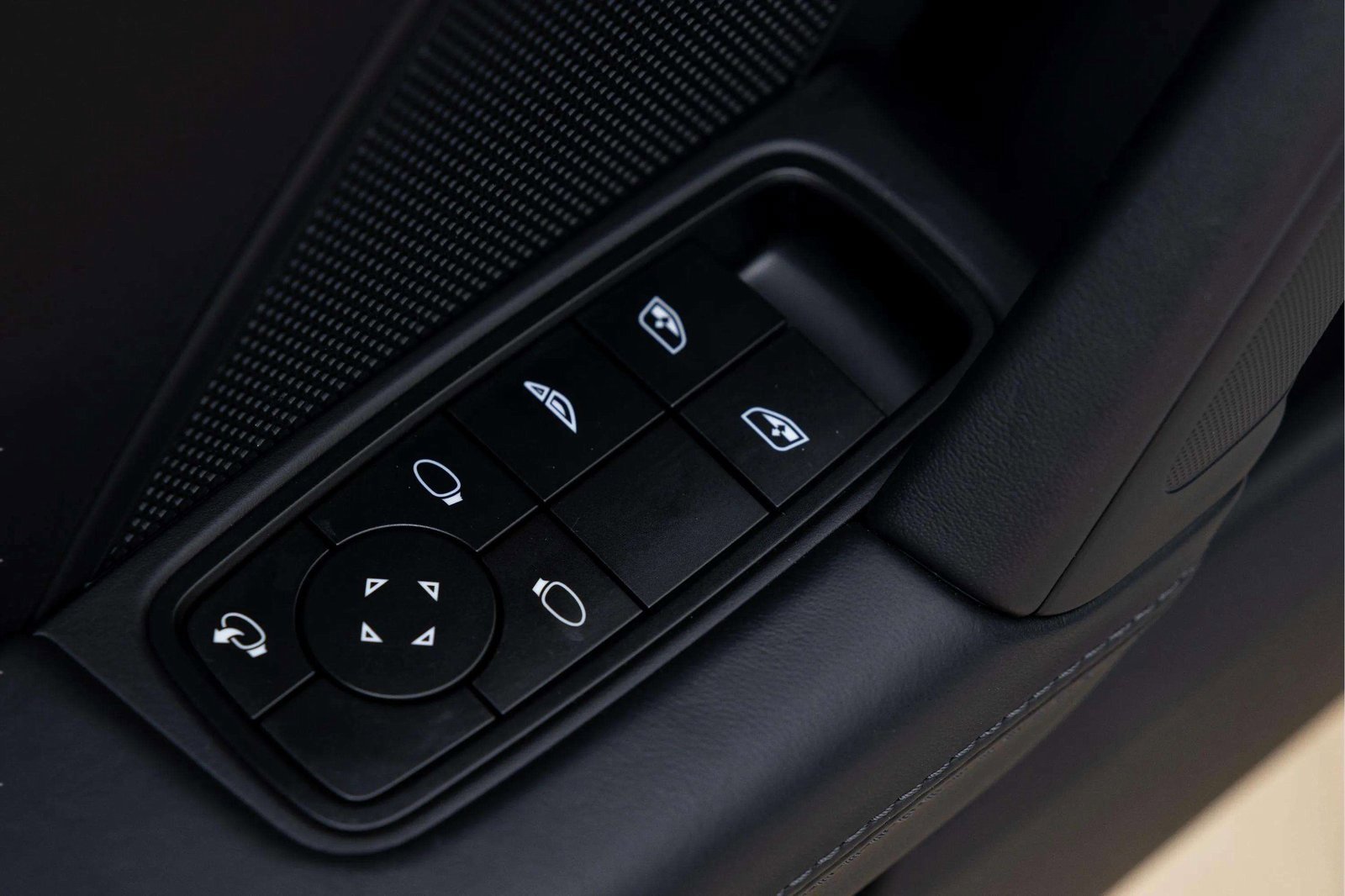 Used 2025 Porsche 911 Carrera image 24