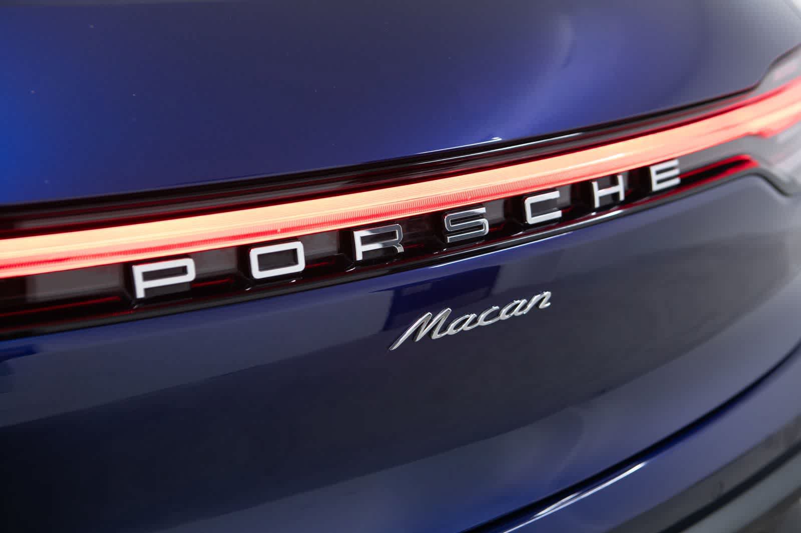 Certified 2024 Porsche Macan AWD/4WD image 37