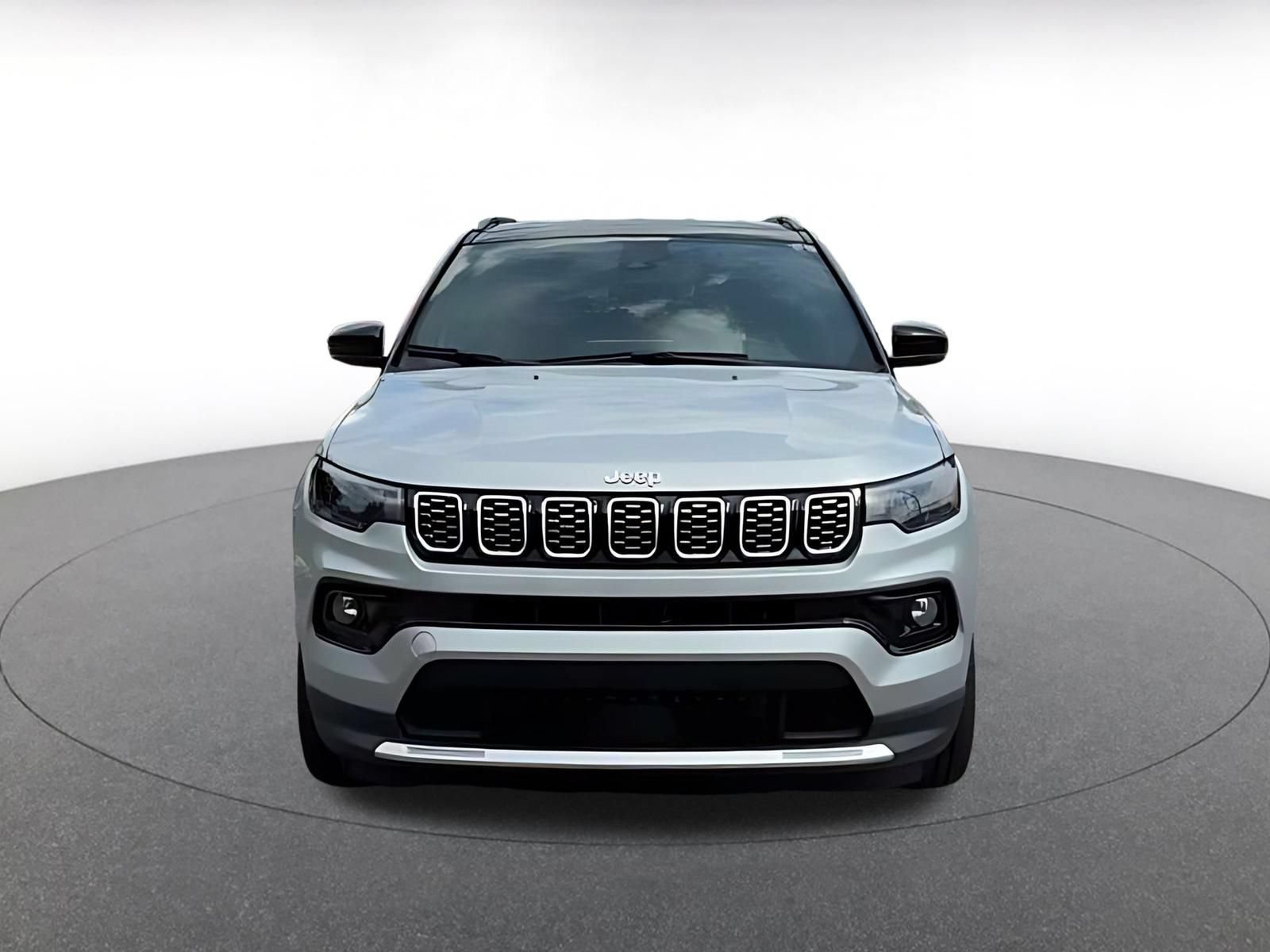 Used 2025 Jeep Compass Limited AWD/4WD image 4