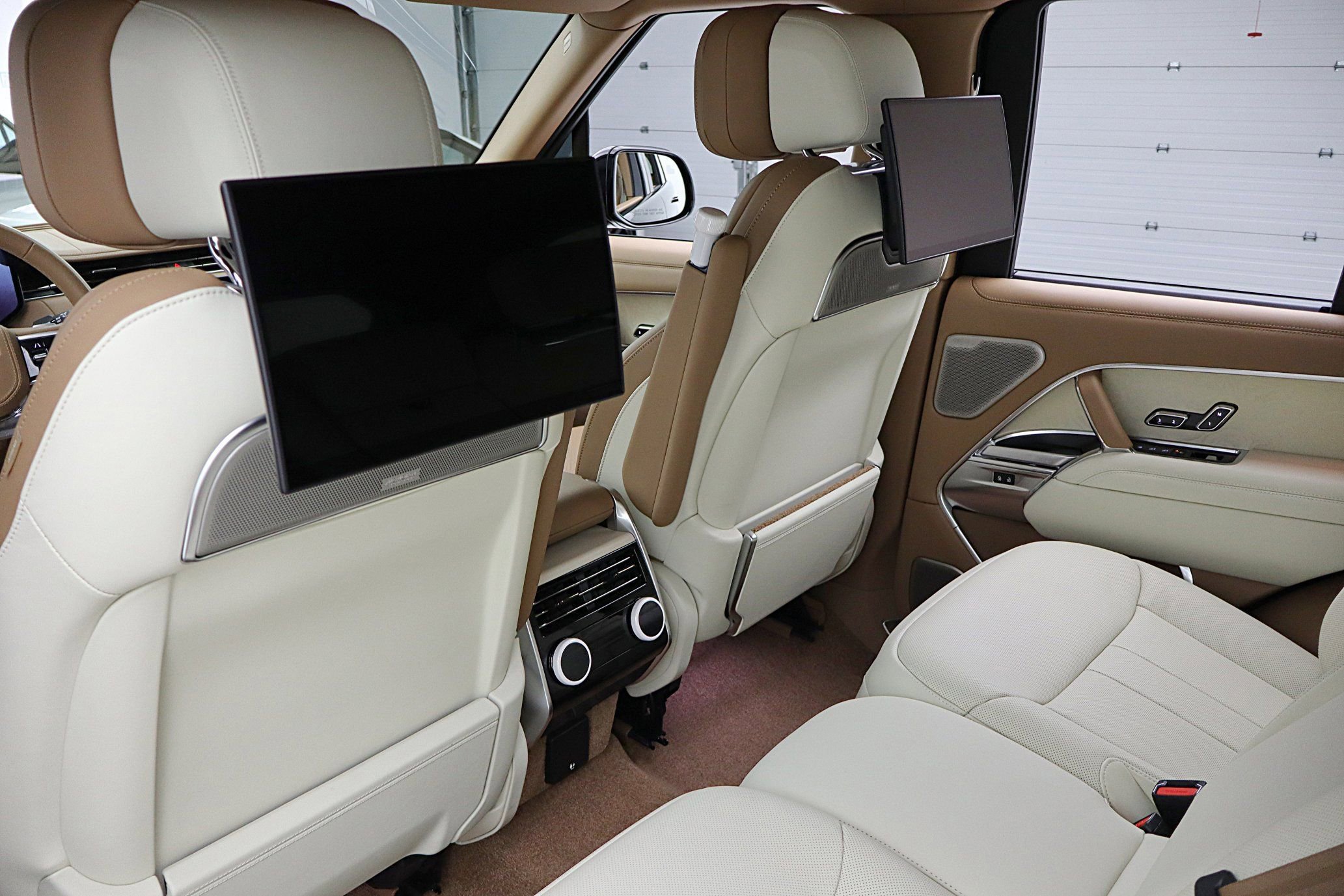 Used 2024 Land Rover Range Rover SV AWD/4WD image 27
