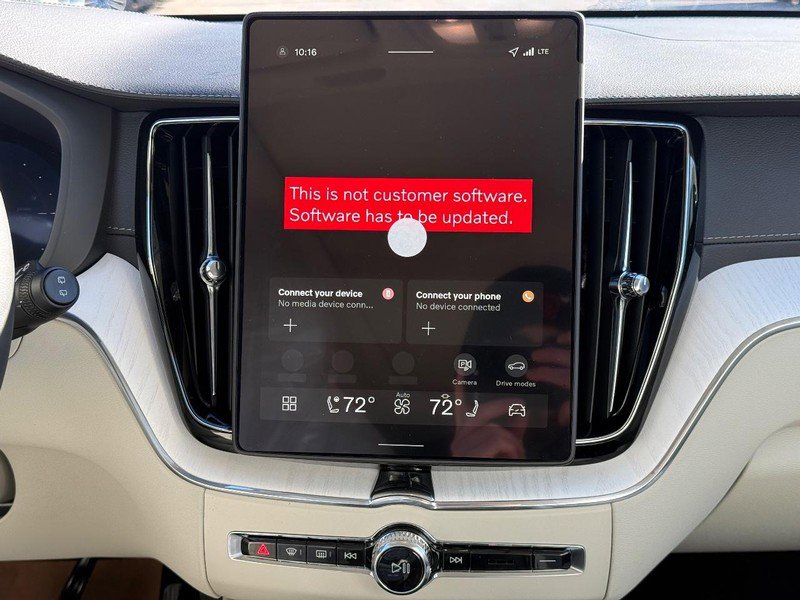 New 2026 Volvo XC60 T8 Ultra w/ Climate Package image 8