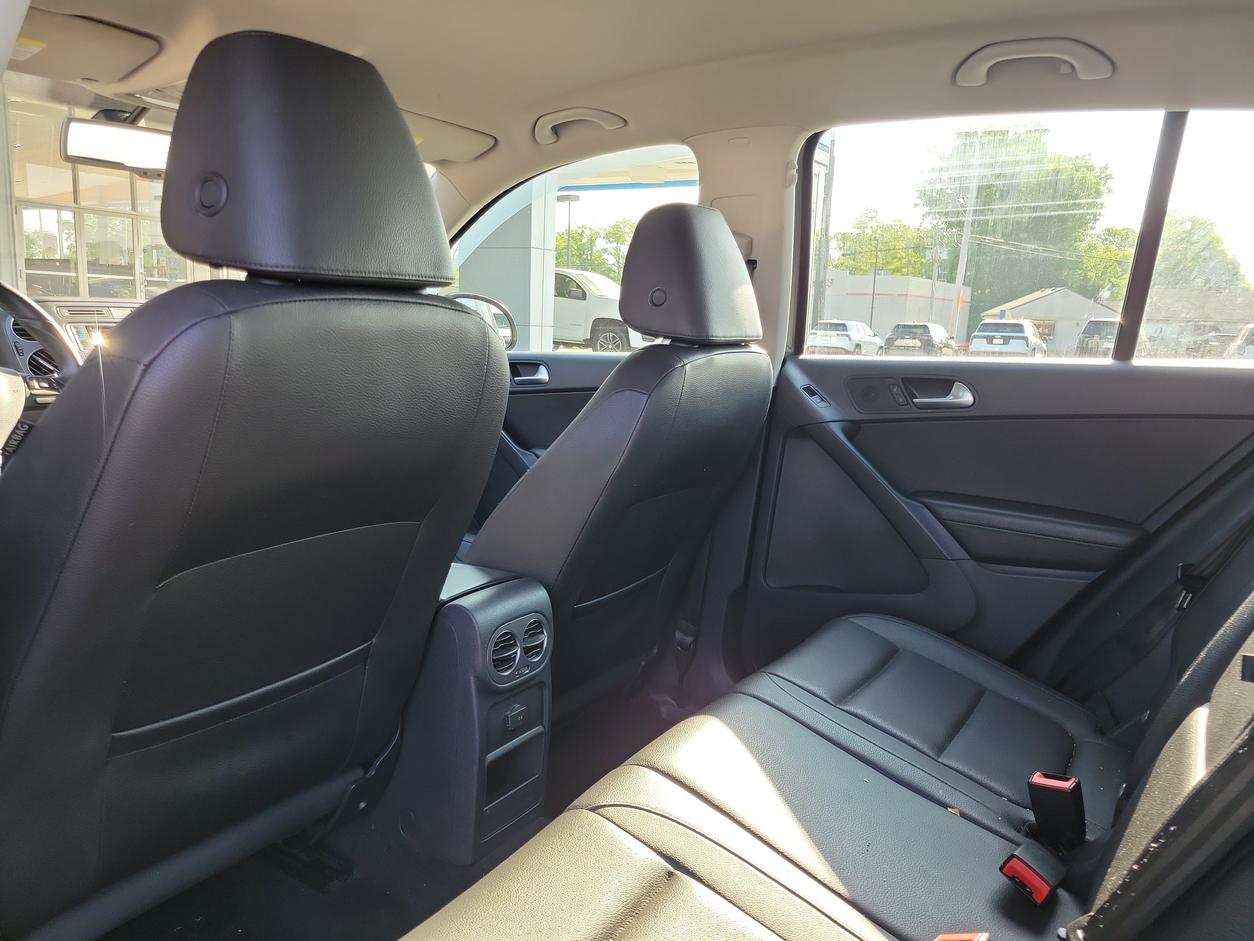 Used 2016 Volkswagen Tiguan S FWD image 14