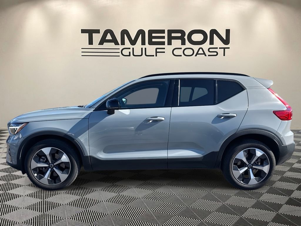 Used 2024 Volvo XC40 B5 Plus image 4