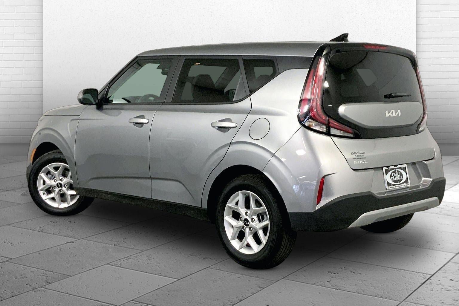 Used 2025 Kia Soul LX FWD image 11