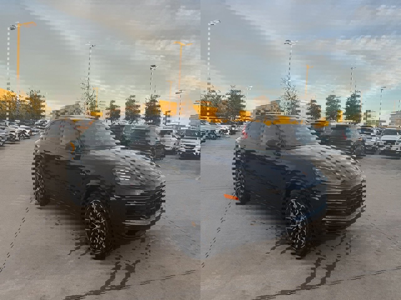 Used 2024 Porsche Cayenne Coupe image 3