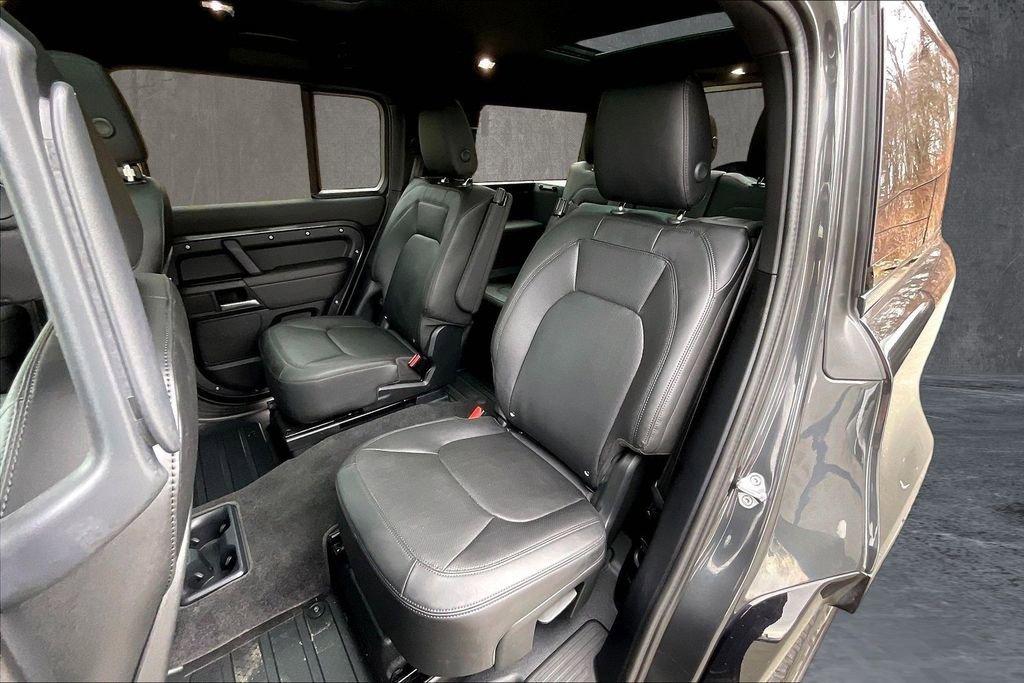 Used 2025 Land Rover Defender 130 X-Dynamic SE AWD/4WD image 22