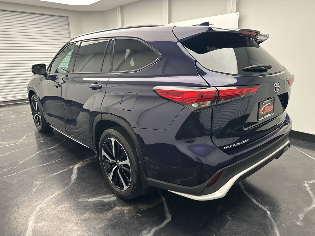 Used 2022 Toyota Highlander XSE image 4