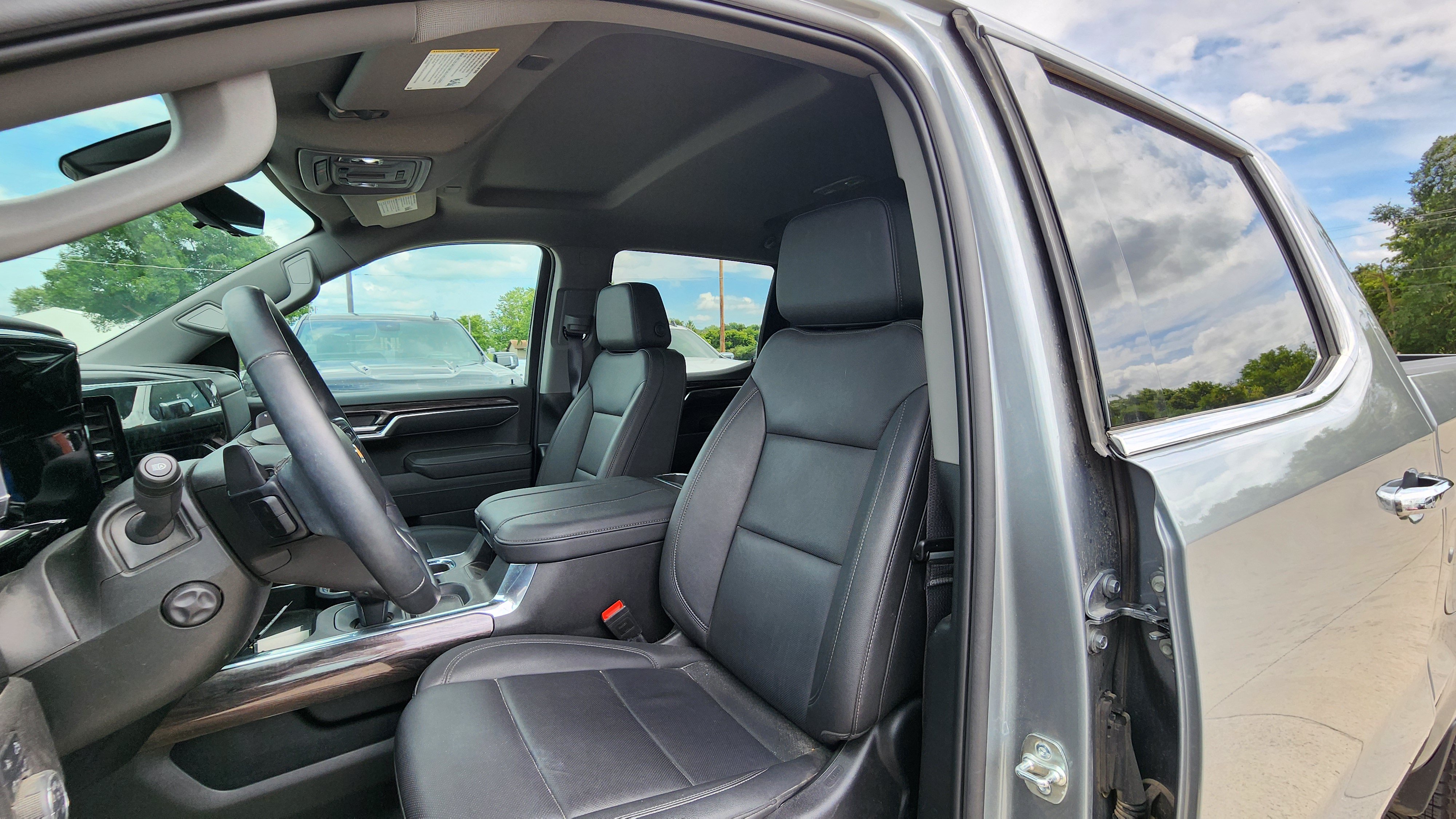 Certified 2025 Chevrolet Silverado 1500 LTZ w/ Technology Package AWD/4WD image 8