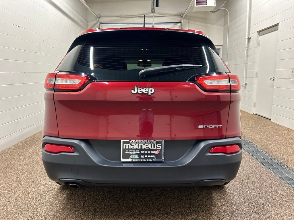 Used 2016 Jeep Cherokee Sport FWD image 3
