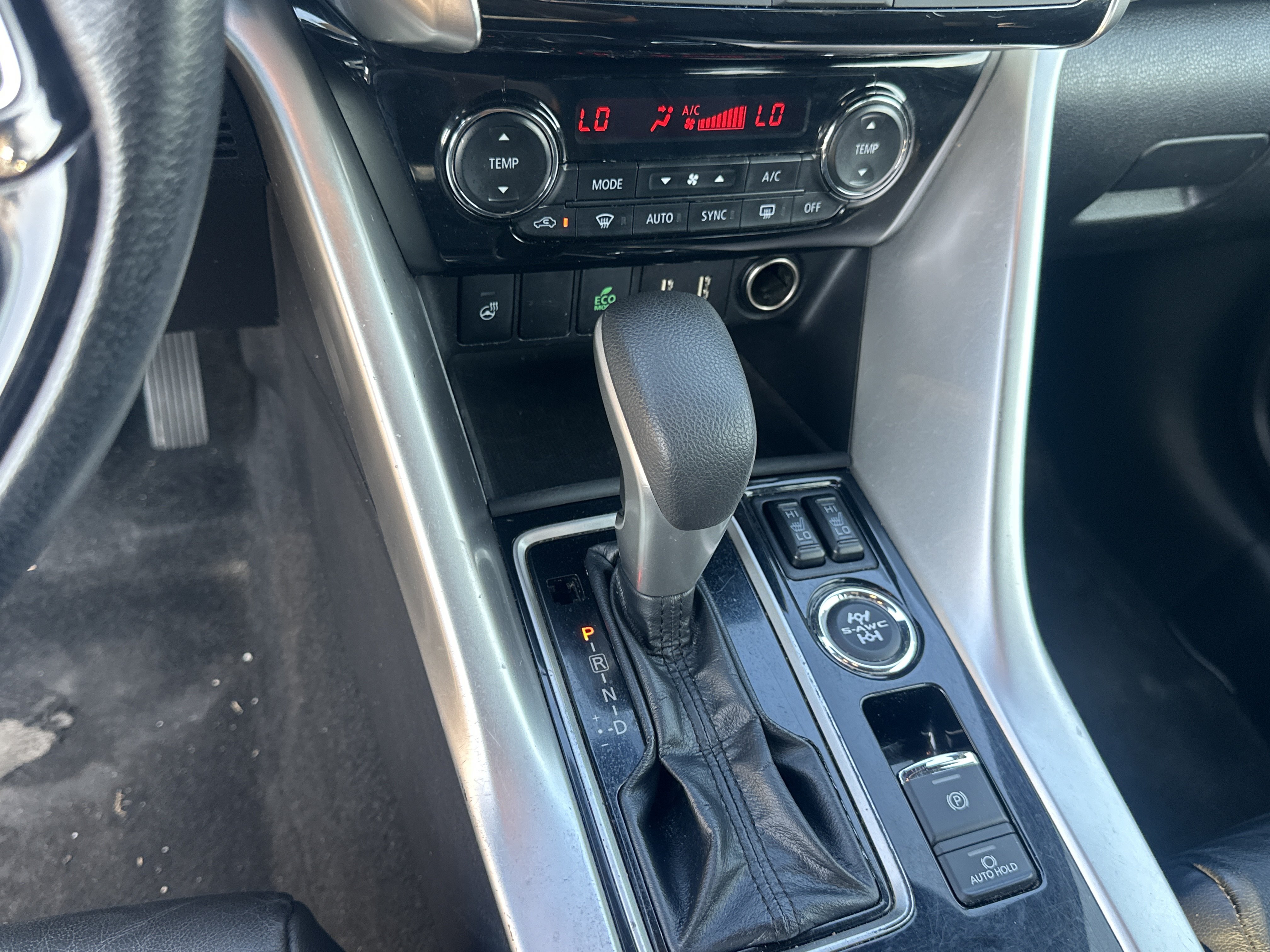 Used 2024 Mitsubishi Eclipse Cross SEL AWD/4WD image 29