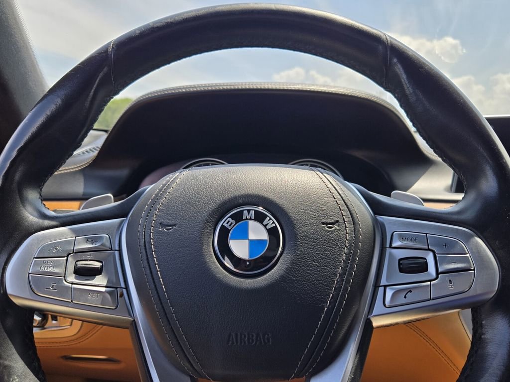 Used 2018 BMW 750i xDrive AWD/4WD image 23