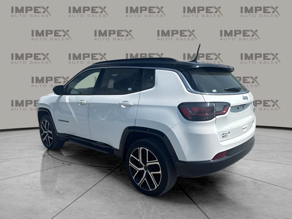 Used 2025 Jeep Compass Limited w/ Elite Group AWD/4WD image 3
