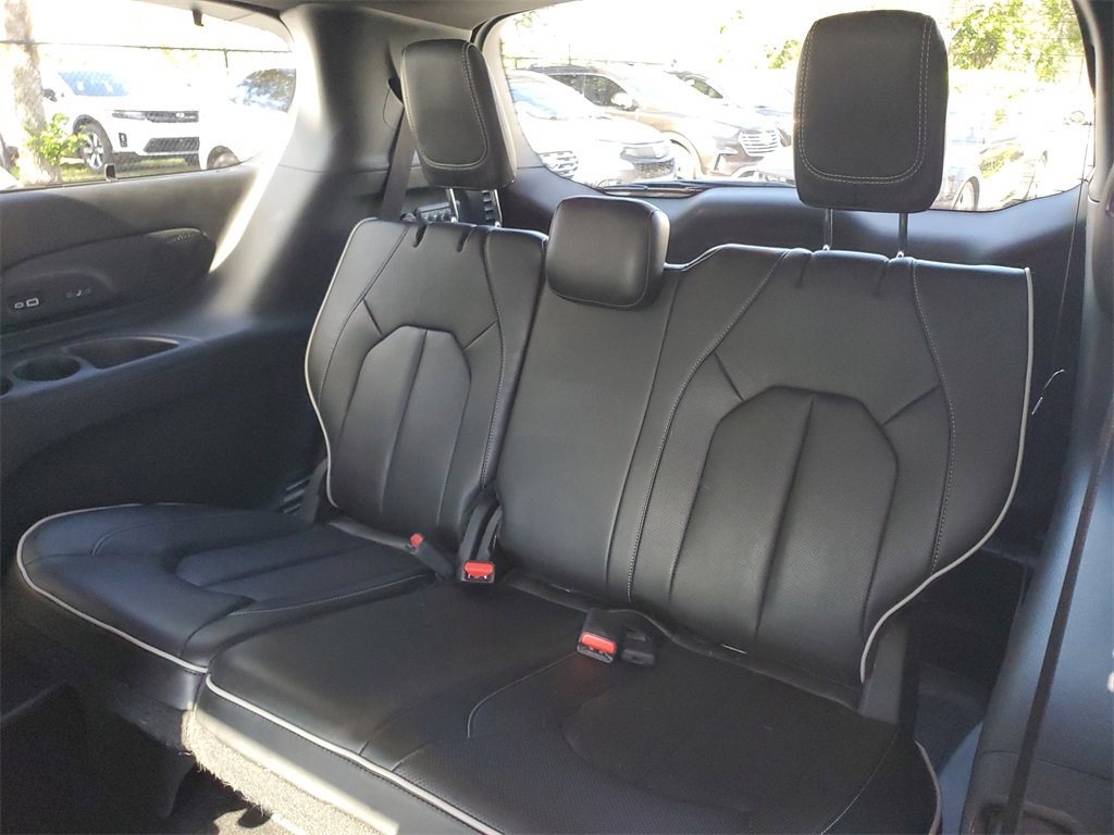 Used 2022 Chrysler Pacifica Limited w/ S Appearance Package image 9