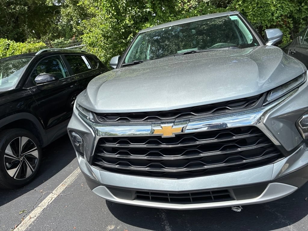Used 2025 Chevrolet Blazer LT FWD image 5