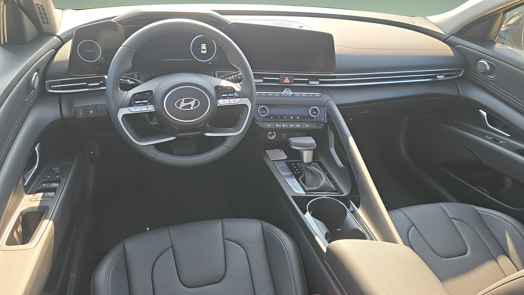 New 2026 Hyundai Elantra Limited FWD image 18