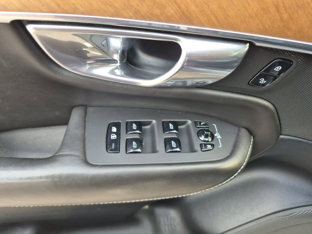 Used 2017 Volvo XC90 T8 Inscription w/ Vision Package image 7