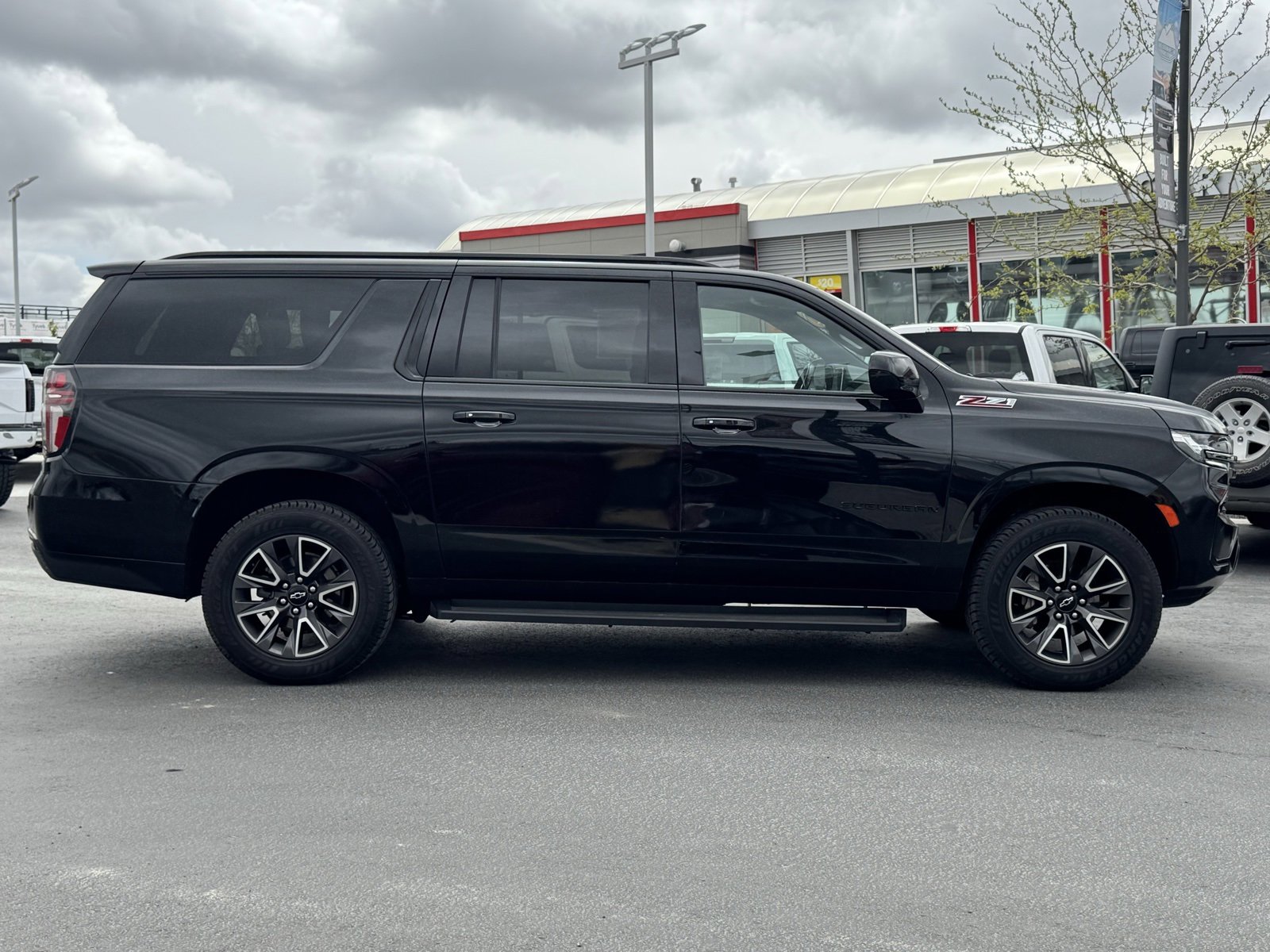 Used 2022 Chevrolet Suburban Z71 image 5
