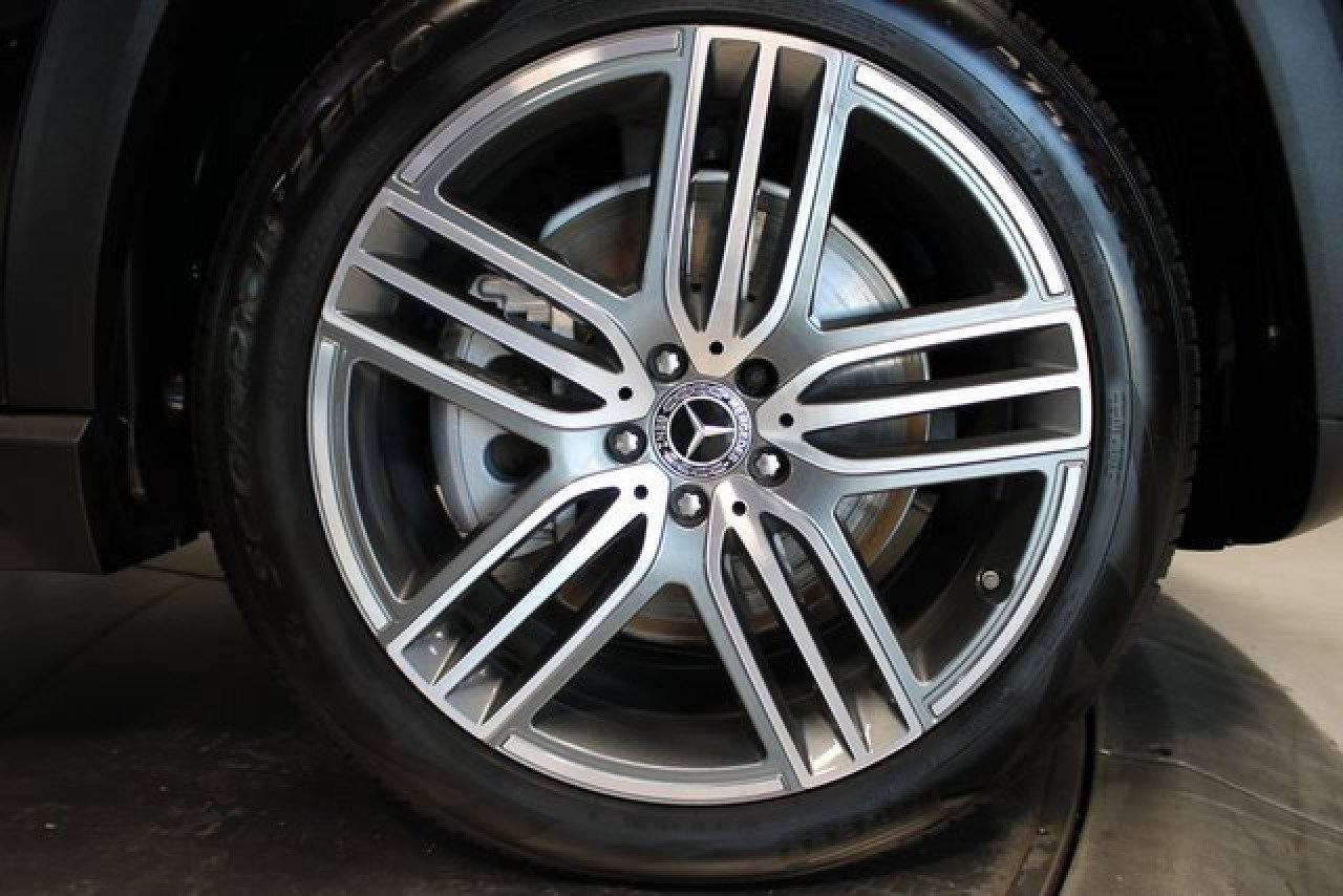 Used 2025 Mercedes-Benz GLS 450 4MATIC image 40