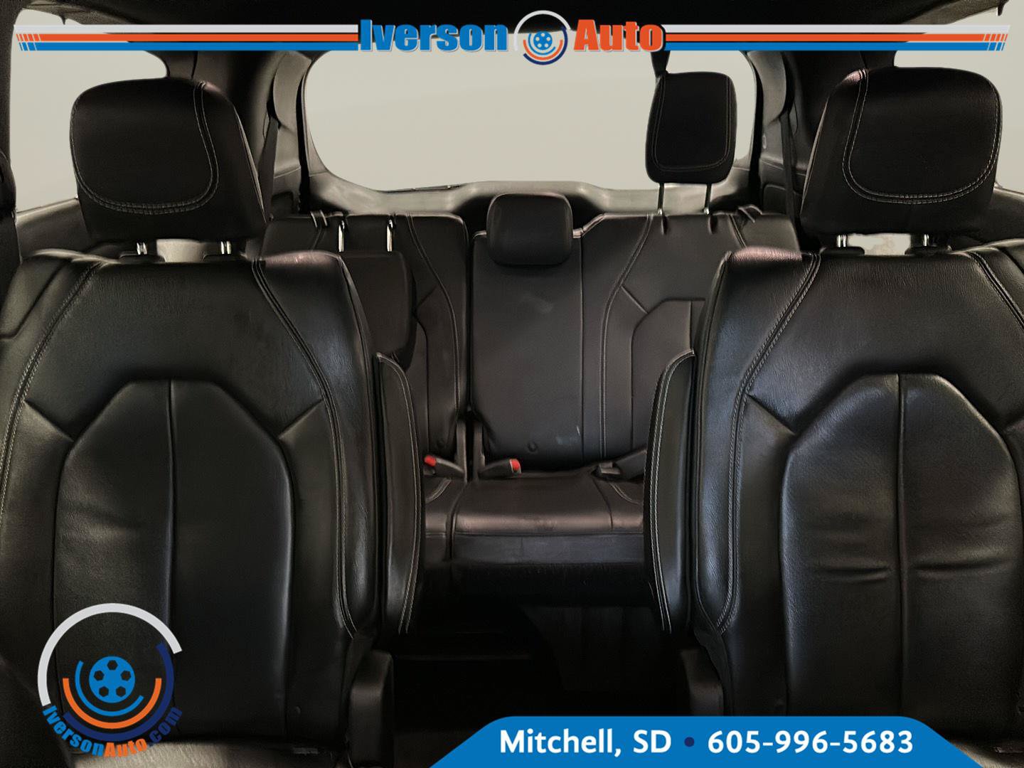 Used 2021 Chrysler Pacifica Touring-L w/ S Appearance Package AWD/4WD image 23