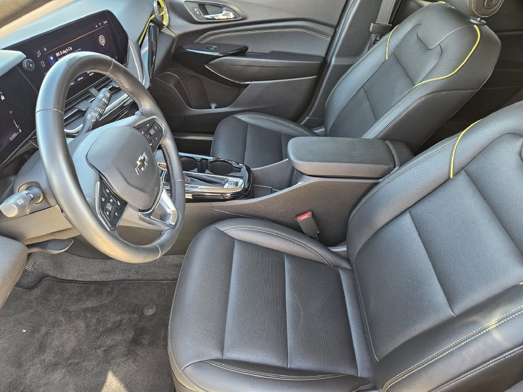 Used 2025 Chevrolet Trax ACTIV w/ Sunroof Package FWD image 13