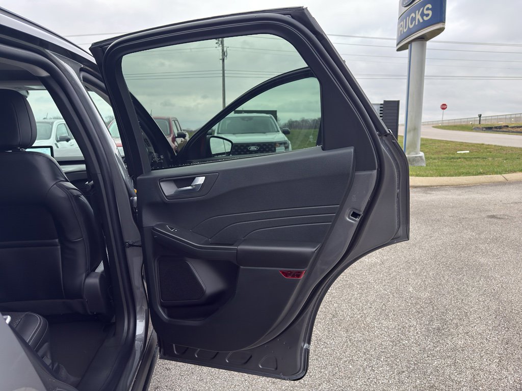 New 2026 Ford Escape SE w/ Class II Trailer Tow Package image 15