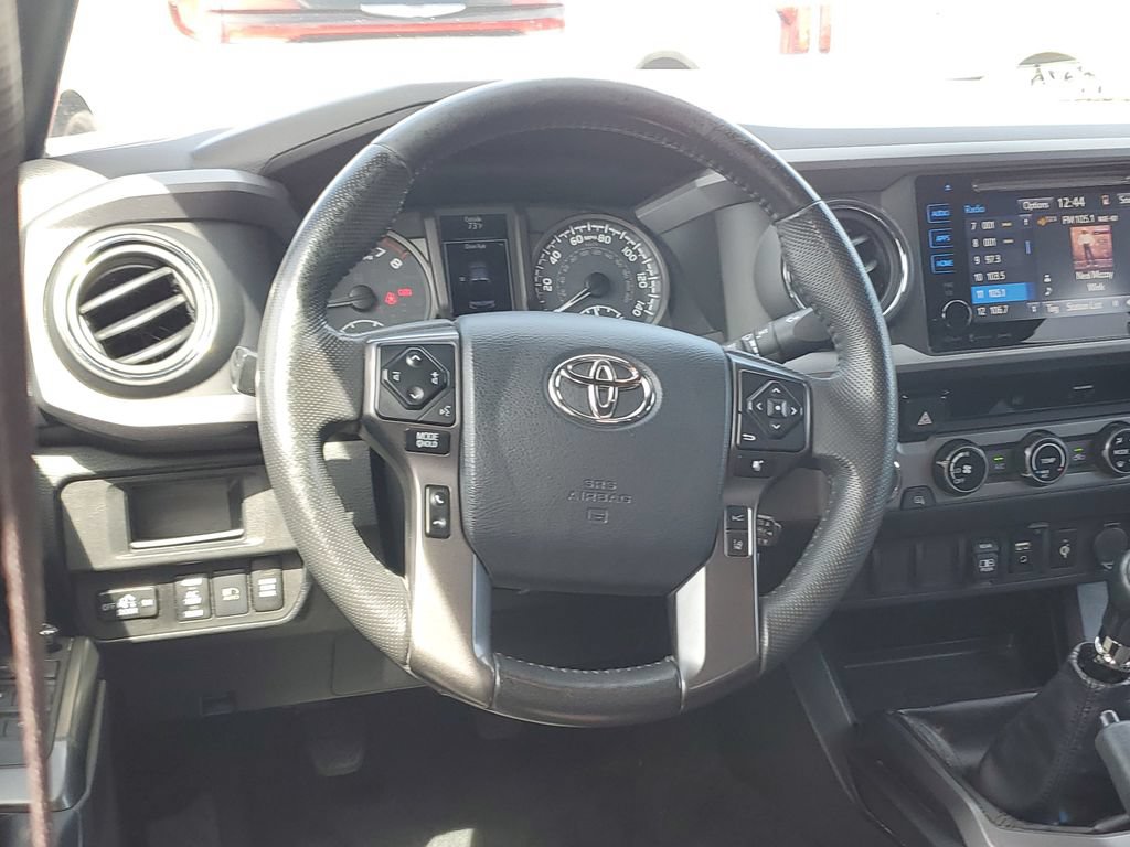 Used 2018 Toyota Tacoma TRD Sport AWD/4WD image 11