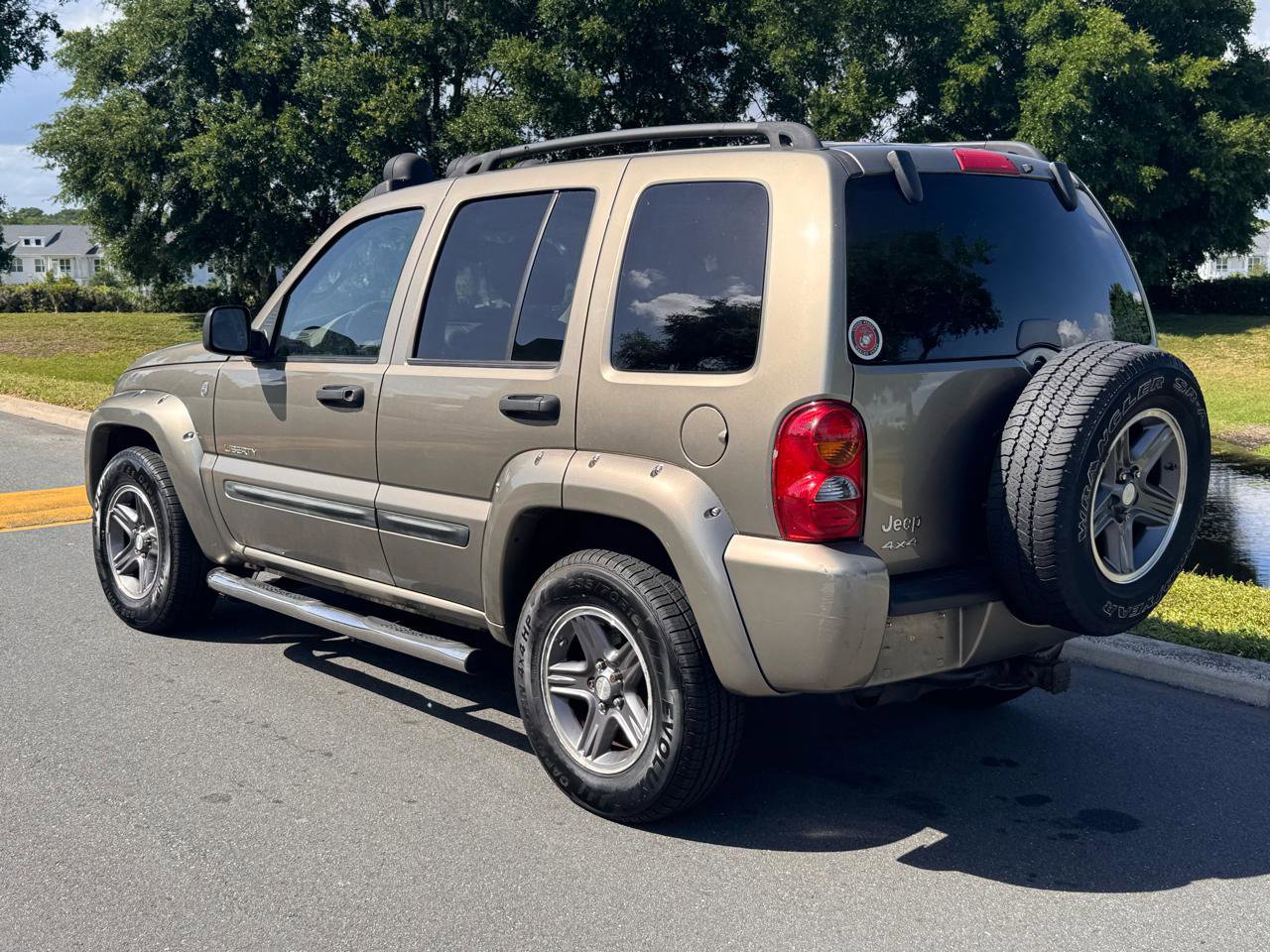 Used 2004 Jeep Liberty Renegade w/ Security Group AWD/4WD image 9