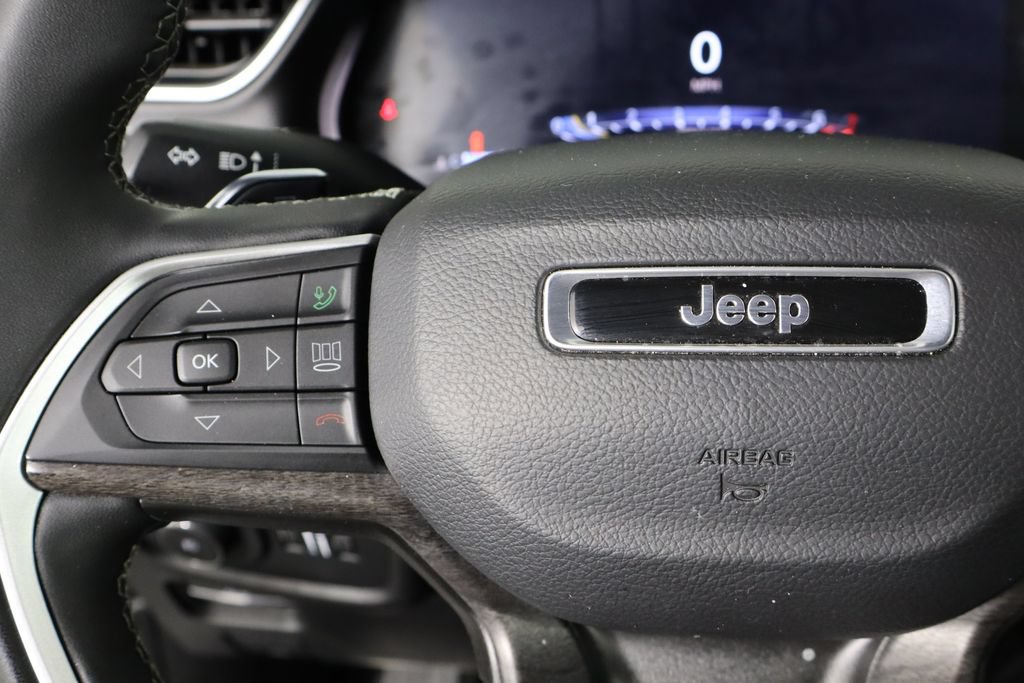 Used 2025 Jeep Grand Cherokee L Limited AWD/4WD image 8