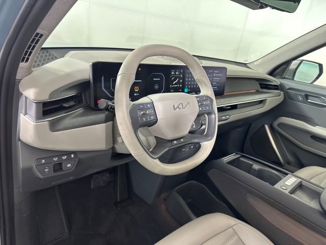 Used 2024 Kia EV9 Land image 13