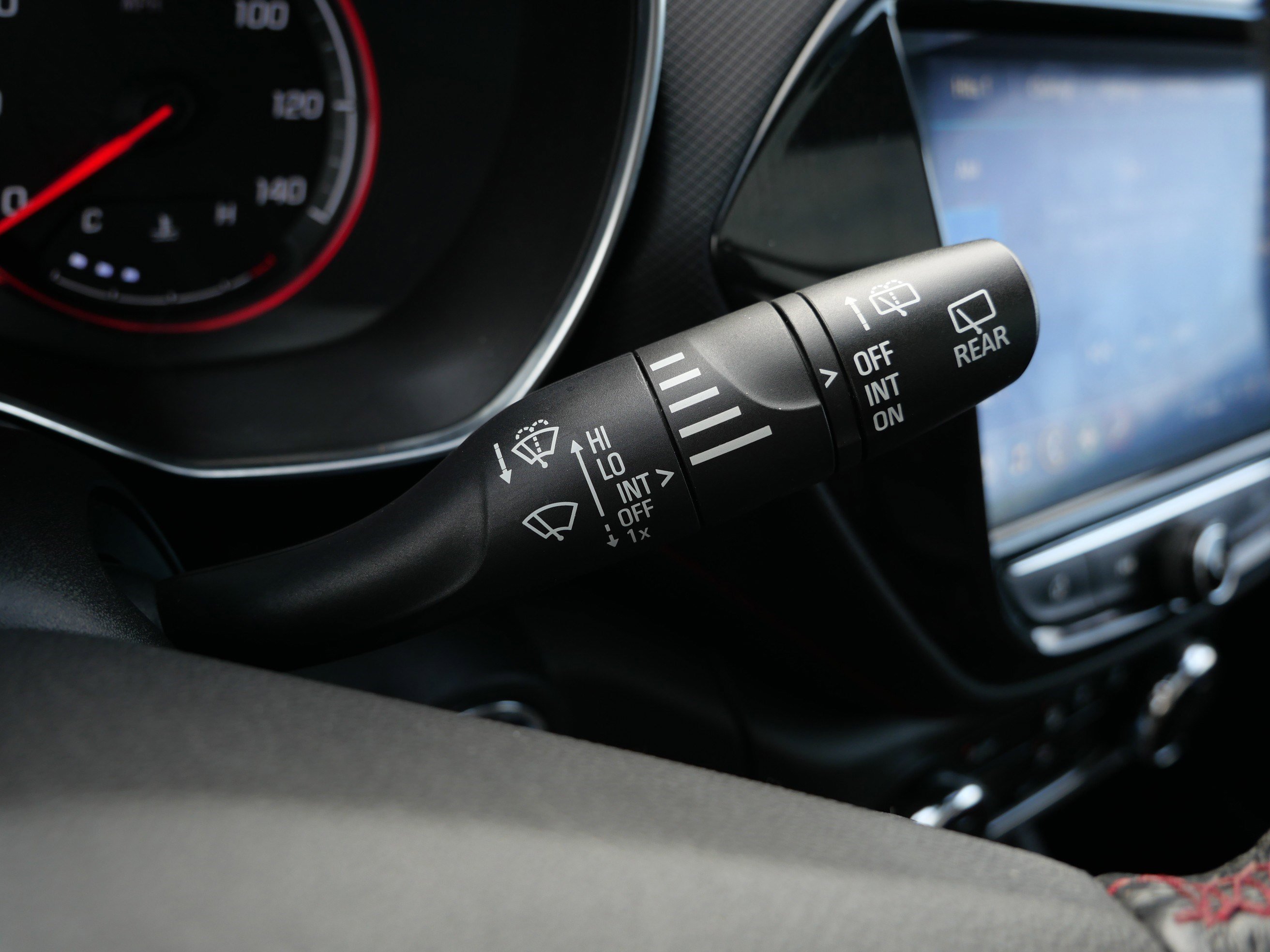 Used 2022 Chevrolet TrailBlazer RS w/ Sun and Liftgate Package image 28