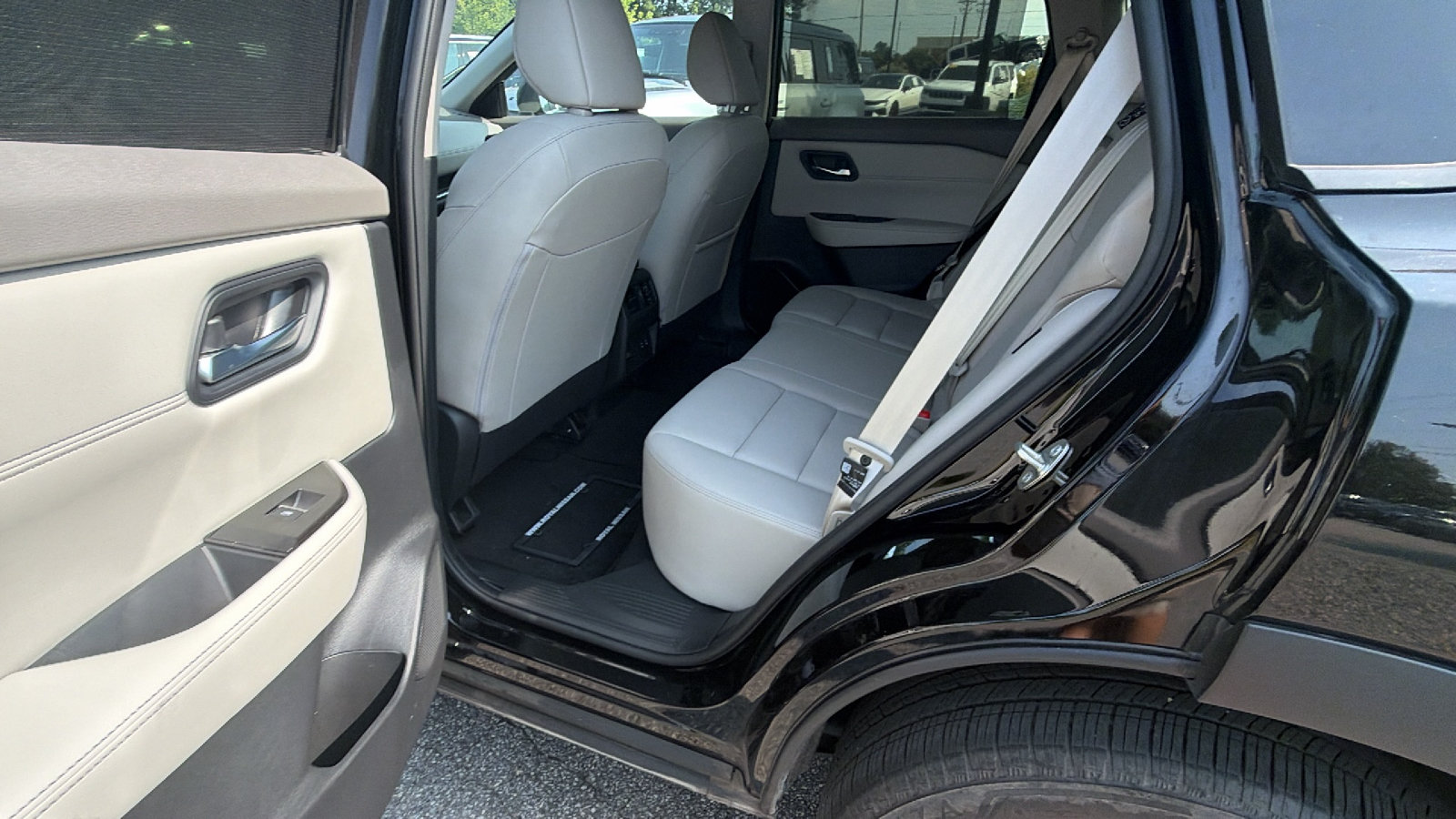 Used 2025 Nissan Rogue SL w/ SL Premium Package FWD image 24