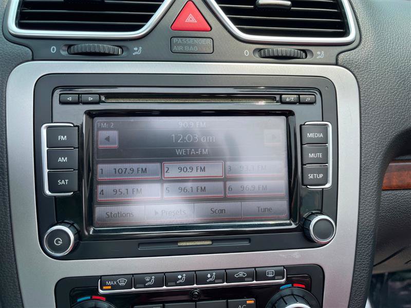Used 2011 Volkswagen Eos Lux FWD image 34