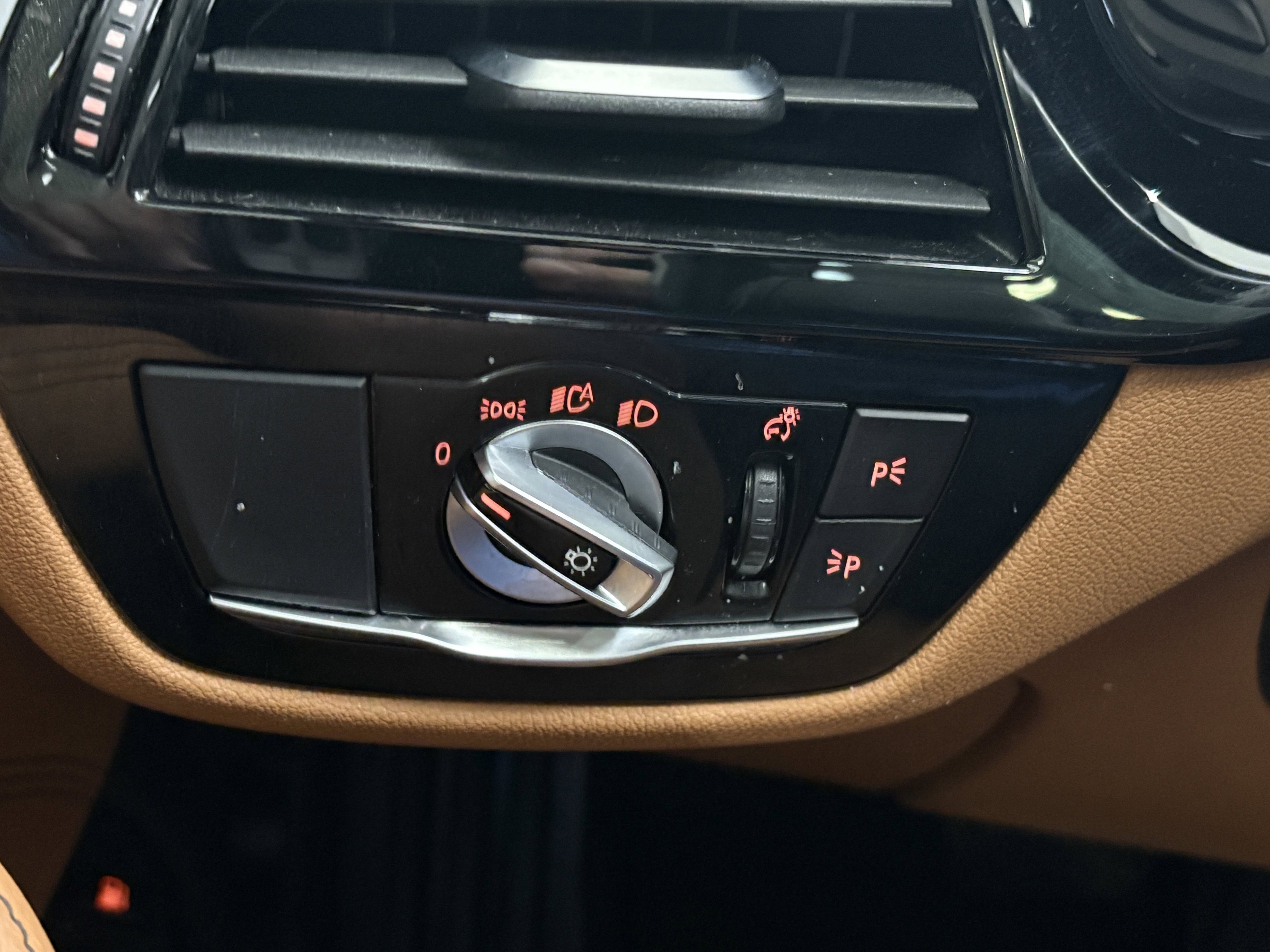 Used 2019 BMW 530e w/ Convenience Package image 20