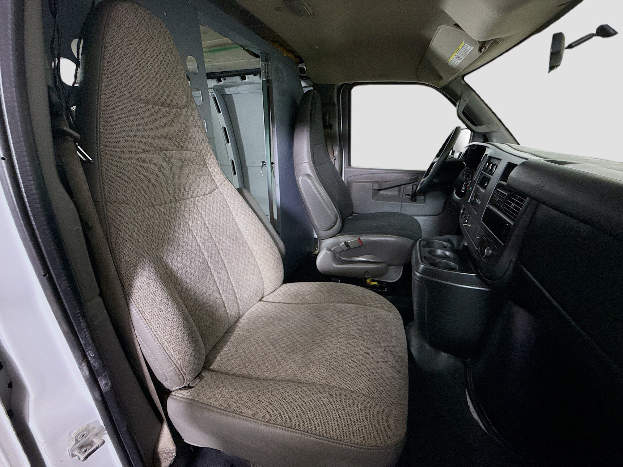 Used 2017 Chevrolet Express 2500 RWD image 22