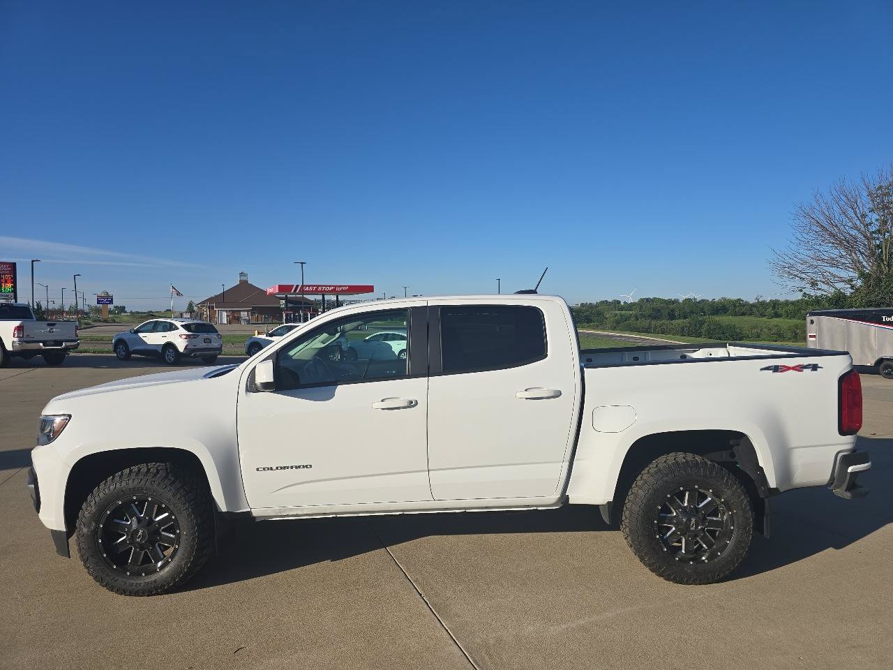 Used 2022 Chevrolet Colorado LT w/ LT Convenience Package AWD/4WD image 2