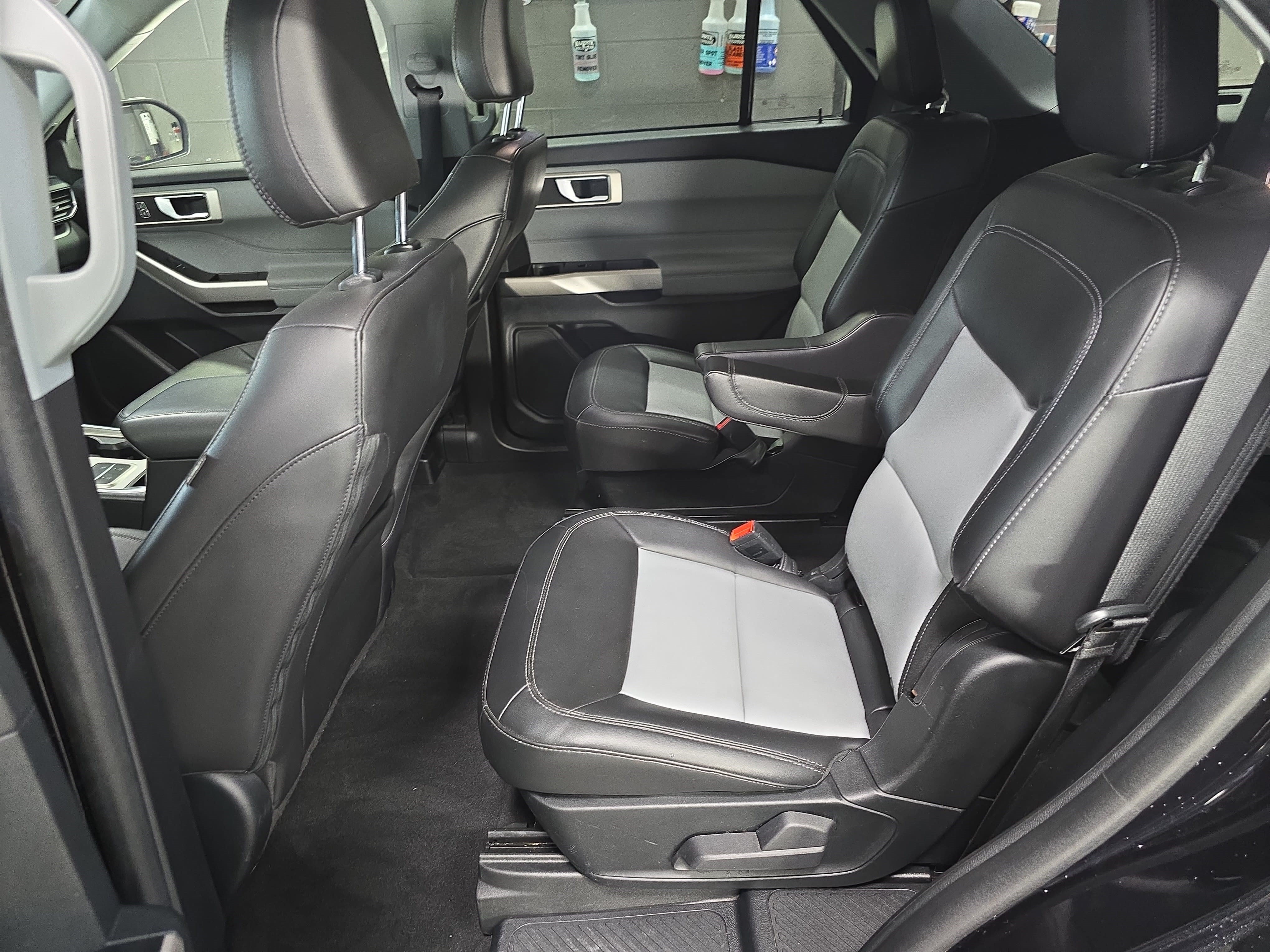 Used 2023 Ford Explorer XLT w/ Equipment Group 202A RWD image 14