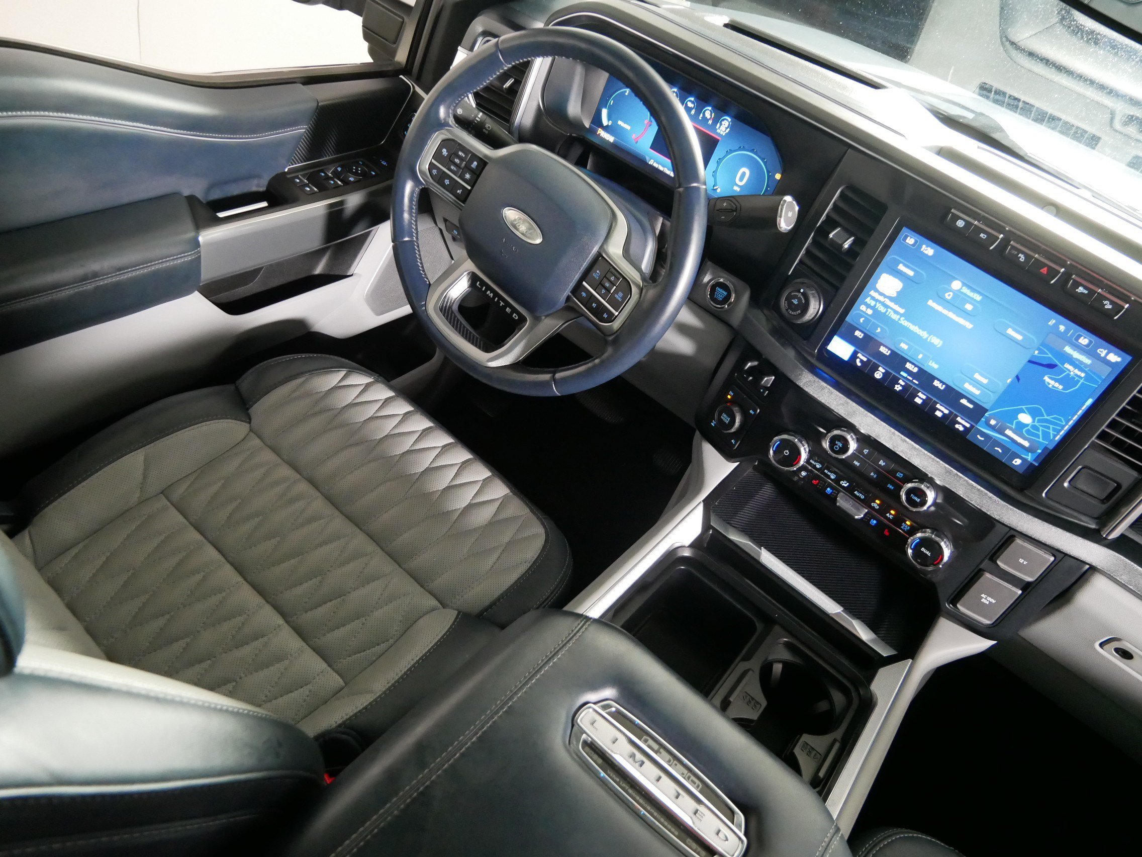 Used 2023 Ford F350 Limited w/ FX4 Off-Road Package AWD/4WD image 9