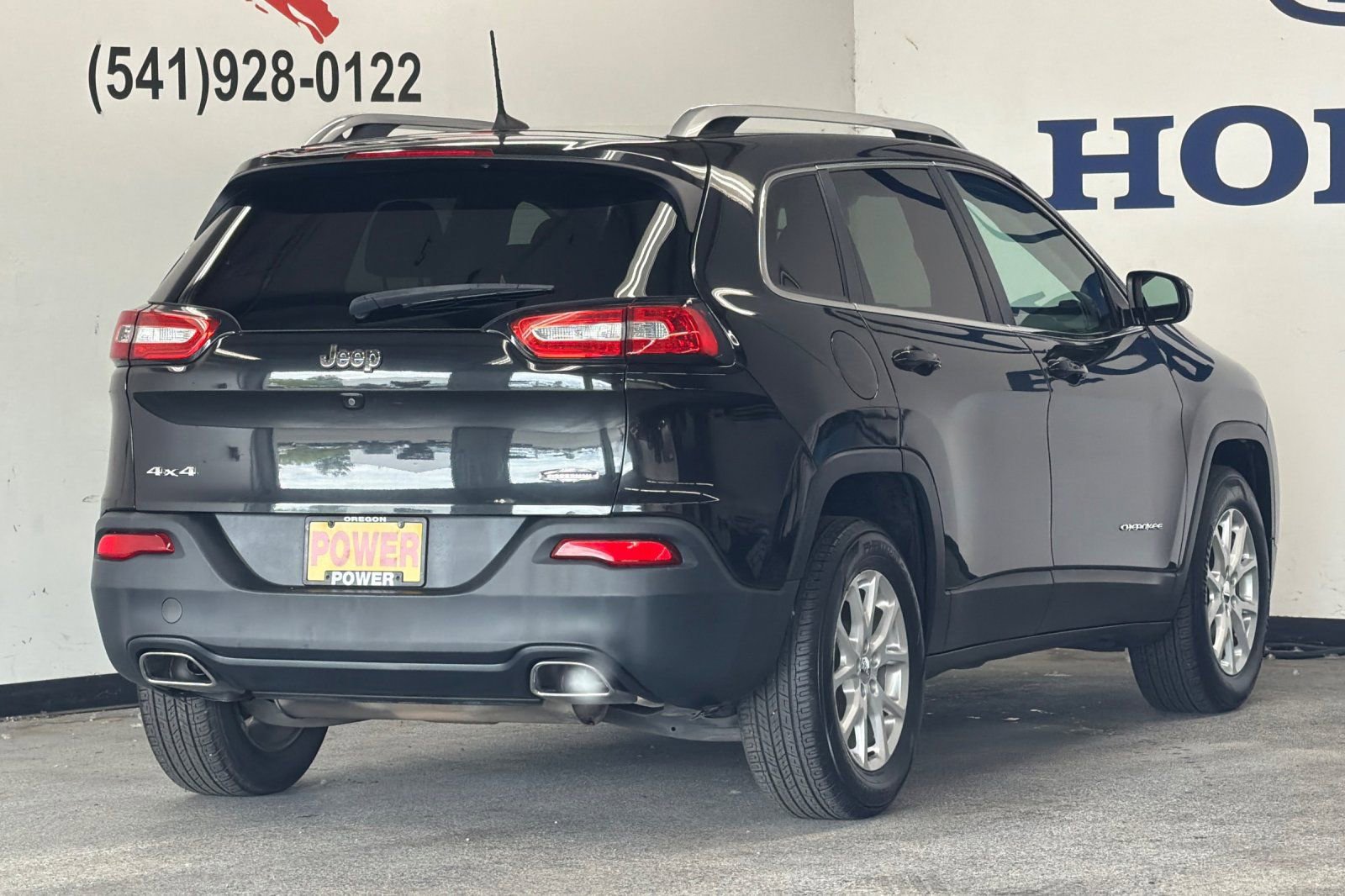 Used 2016 Jeep Cherokee Latitude w/ Comfort/Convenience Group AWD/4WD image 3