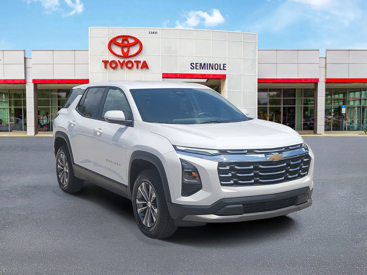 Used 2026 Chevrolet Equinox LT FWD image 2