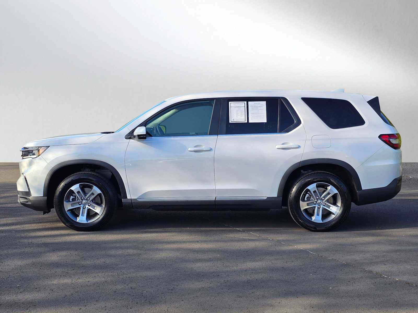 Used 2025 Honda Pilot EX-L image 6