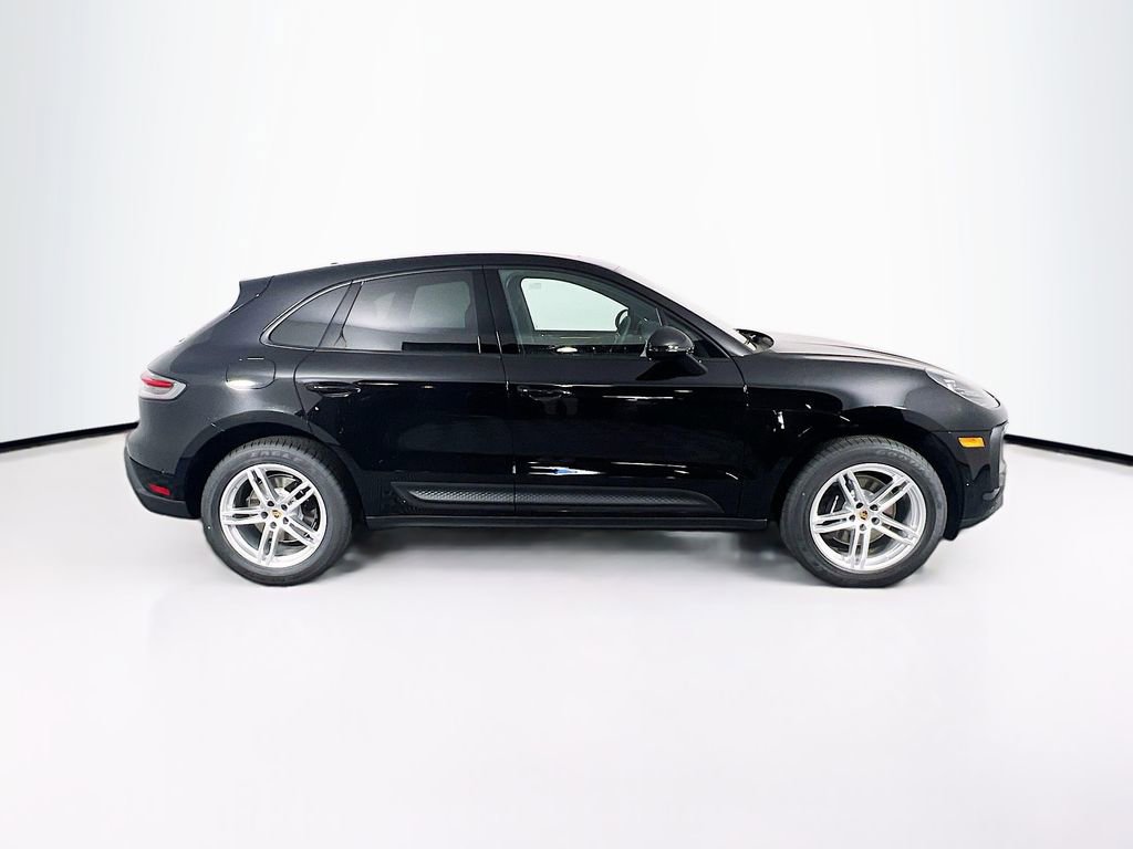 Certified 2026 Porsche Macan AWD/4WD image 8