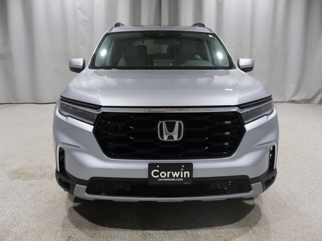 Used 2025 Honda Pilot Touring image 8