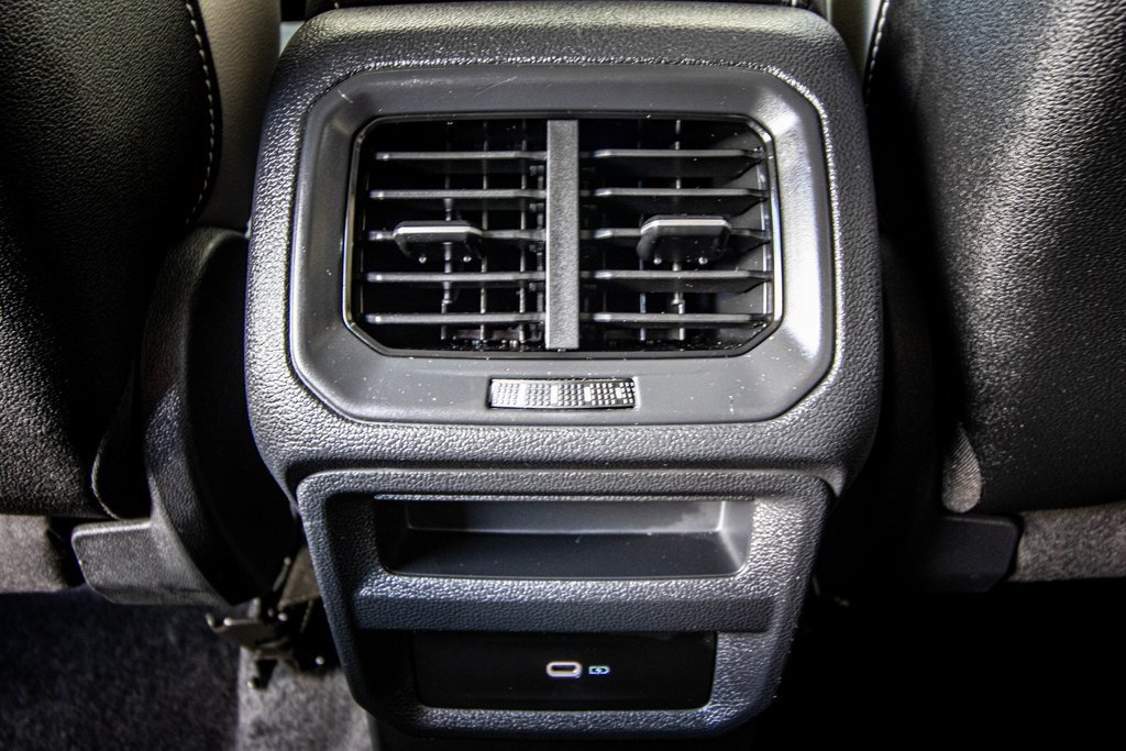 Certified 2025 Volkswagen Taos SE w/ Black Wheel Package image 47